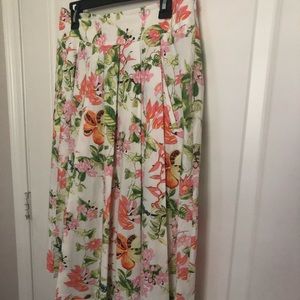 A-line floral side zip skirt.
